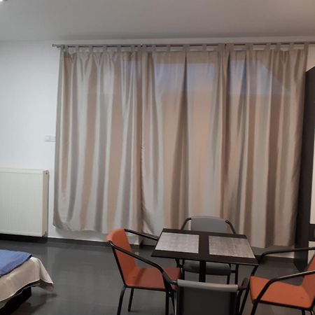 Kertvarosi Apartman Tiszaújváros Εξωτερικό φωτογραφία