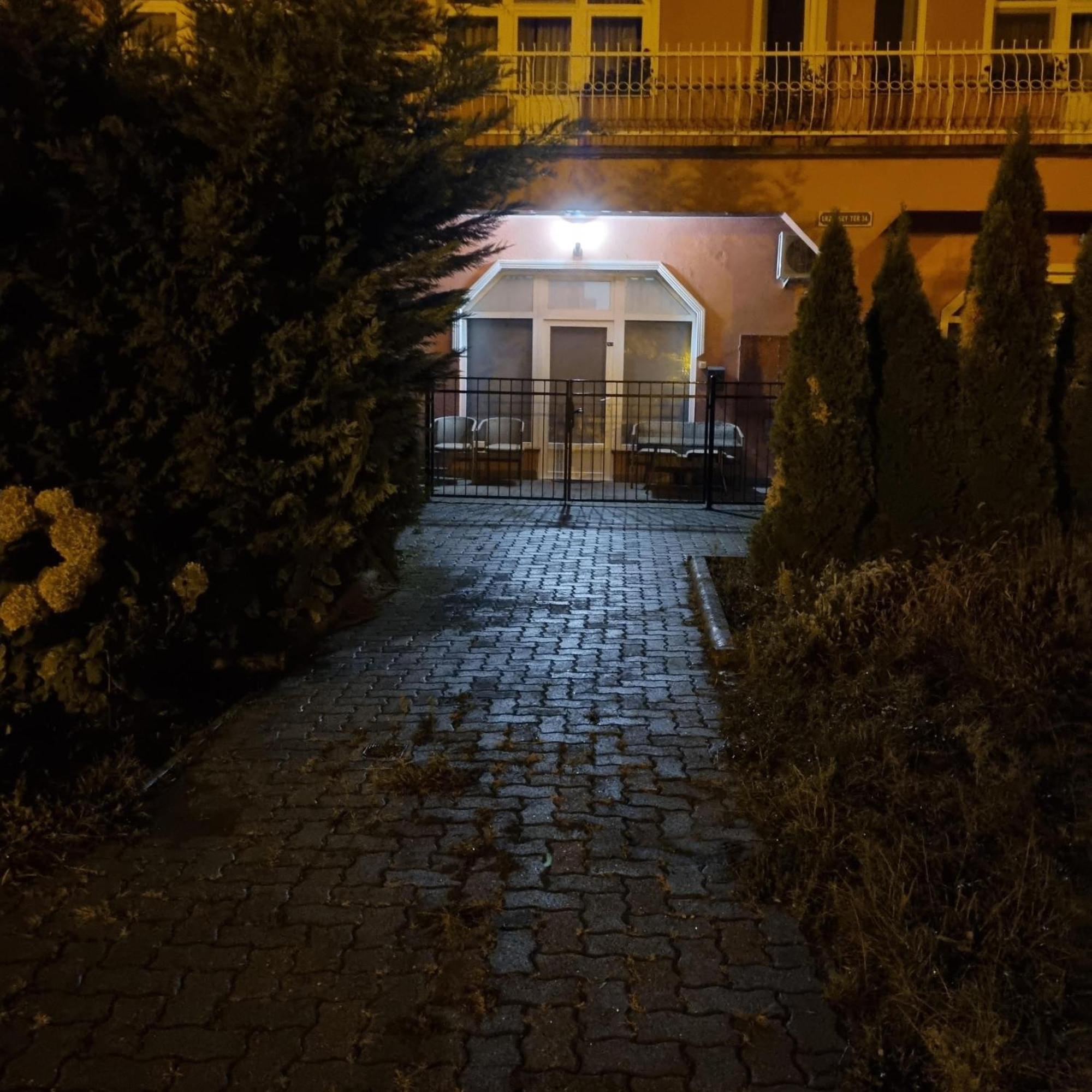 Kertvarosi Apartman Tiszaújváros Εξωτερικό φωτογραφία