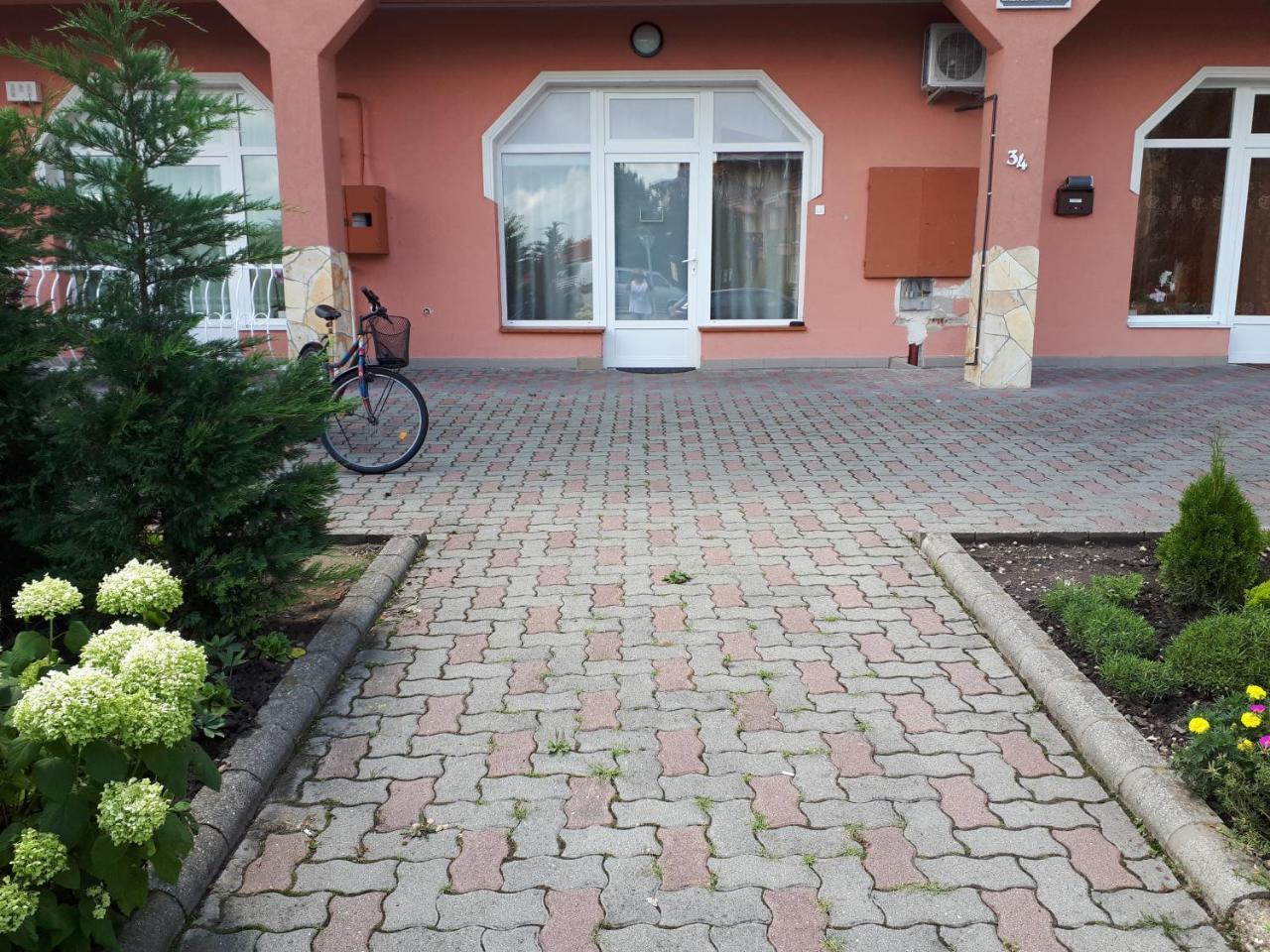 Kertvarosi Apartman Tiszaújváros Εξωτερικό φωτογραφία