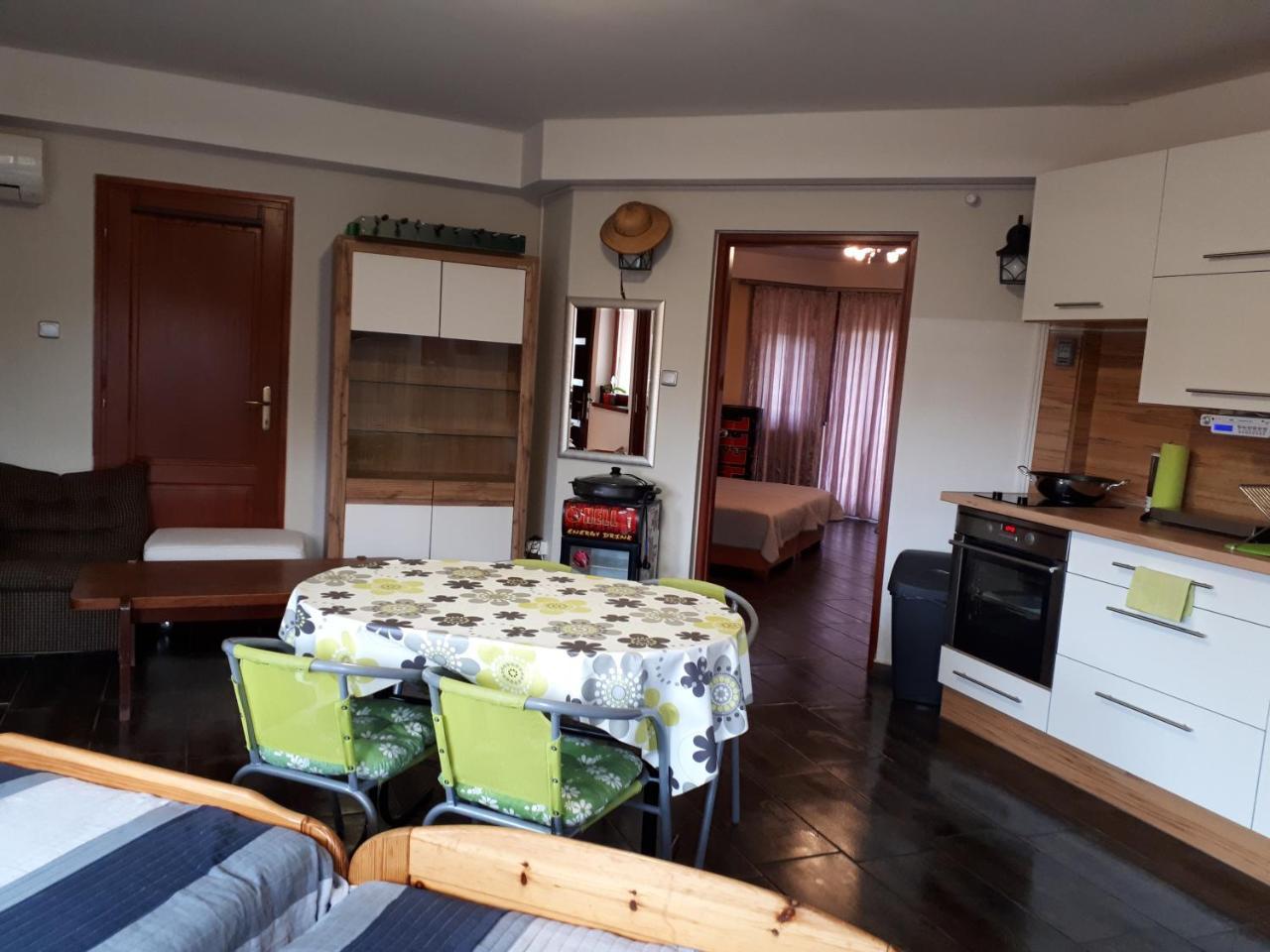 Kertvarosi Apartman Tiszaújváros Εξωτερικό φωτογραφία