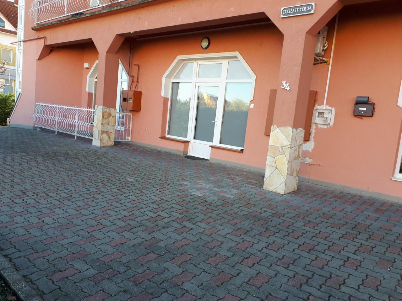 Kertvarosi Apartman Tiszaújváros Εξωτερικό φωτογραφία
