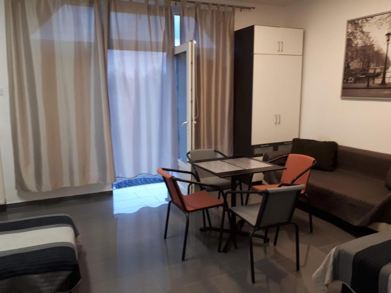 Kertvarosi Apartman Tiszaújváros Εξωτερικό φωτογραφία