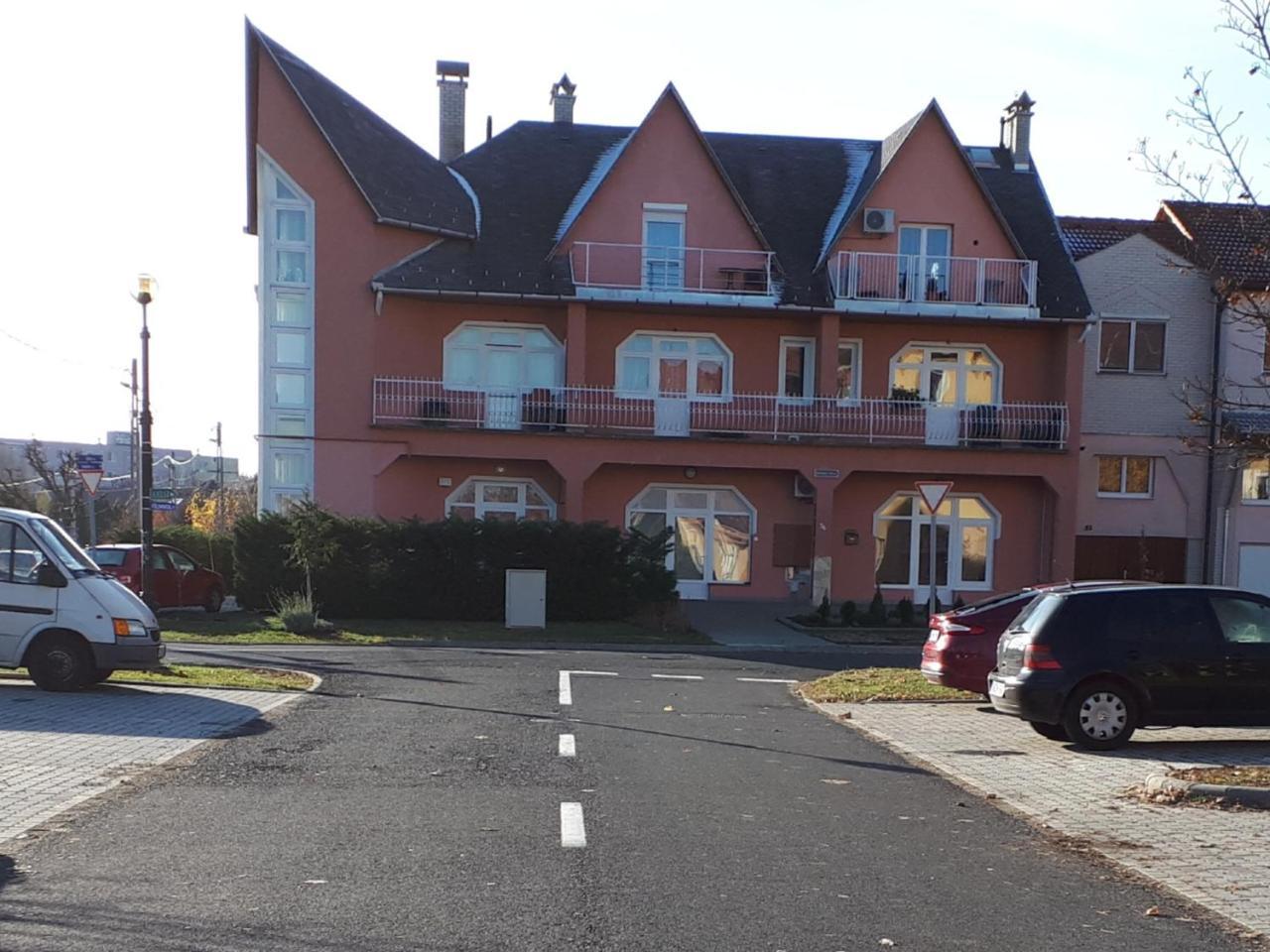 Kertvarosi Apartman Tiszaújváros Εξωτερικό φωτογραφία